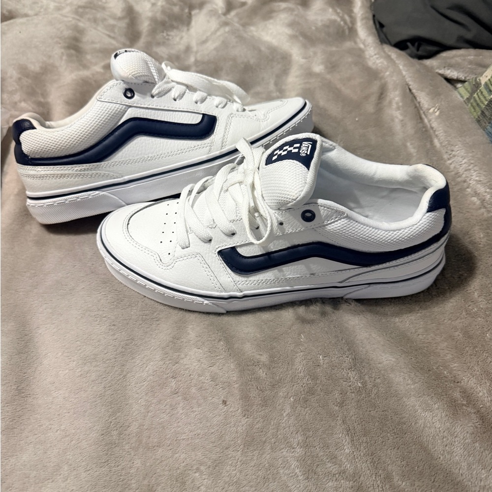 New size 10 Vans Caldrone white and blue